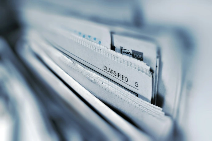 Klassifizierte Seite 5 Zeitungsfotografie mit selektivem Fokus
